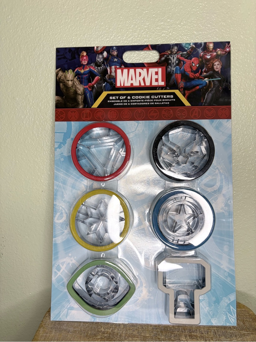NWT Marvel Avengers Disney Official 6 Piece Metal Cookie Cutter Baking Set Size